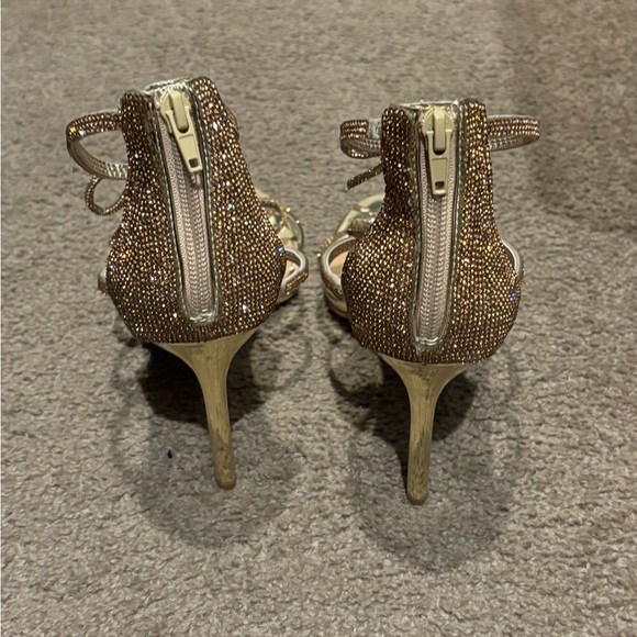 Gold Bow INC heels sz 9 - Picture 3 of 4